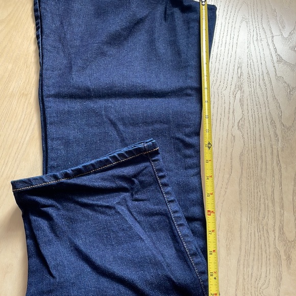 St. john's Bay straight Leg Jeans size 18/41.5"Long /20.5" waist - Picture 5 of 11